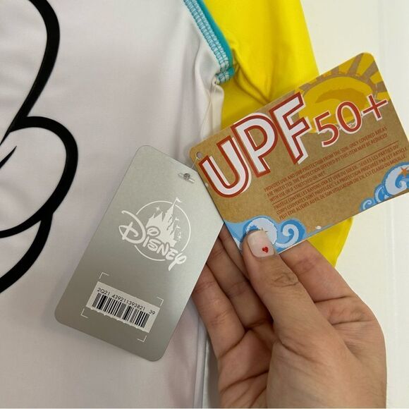 Disney Store Mickey Mouse Peace Sign Rash Guard UPF 50+ Kids Size 5/6 - Picture 3 of 5